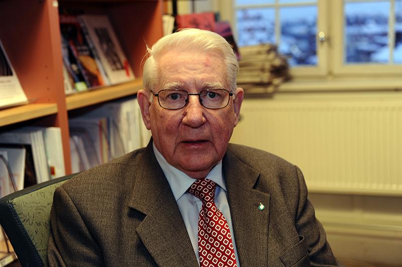 Thage G Peterson, 81, fd försvarsminister och partikollega till Lennart Bodström.