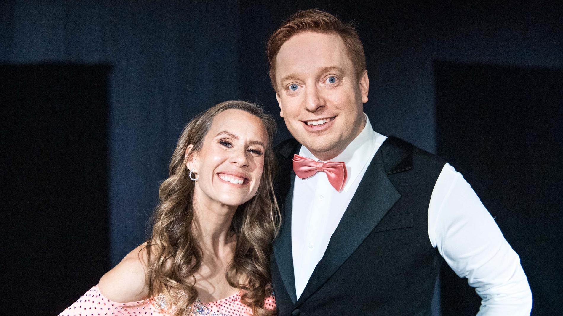 Cecilia Ehrling och Markus Granseth tävlar i ”Let’s Dance”. Västen har han fått sy in två gånger.