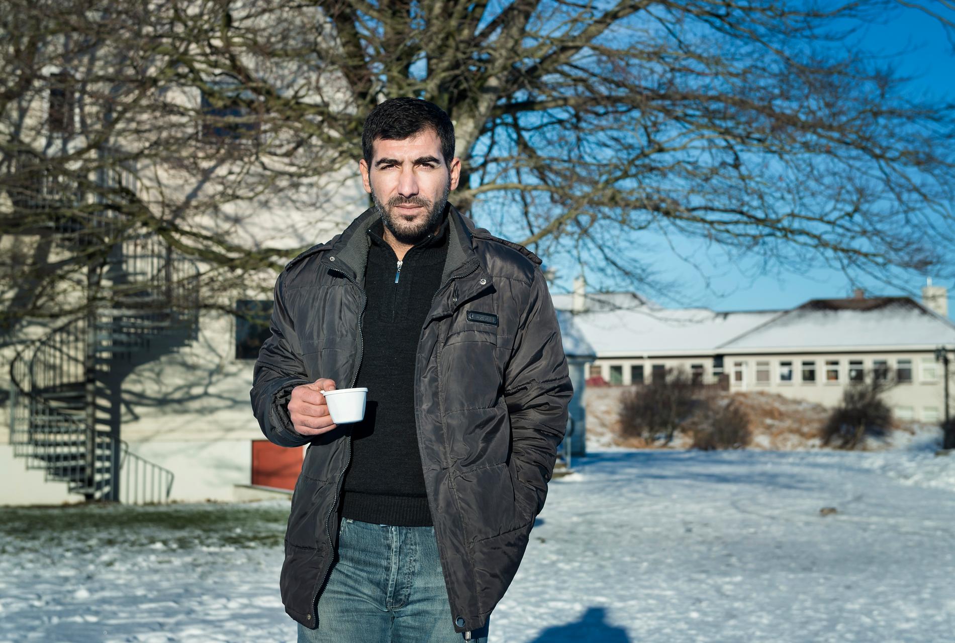 Kursdeltagaren Ibrahim Ibrahim, 35 år, lärare från Syrien blir intervjuad av Norsk media.