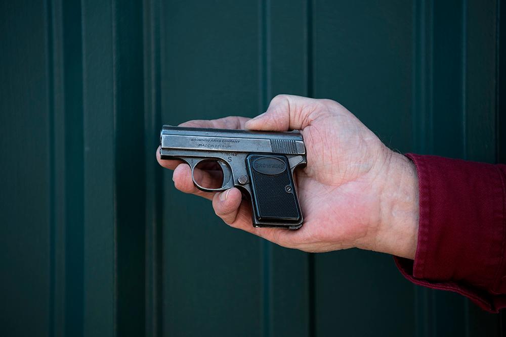 En gång drog han pistolen mot en tiggare i Dallas. ”Lyckligtvis har jag aldrig behövt skjuta”.