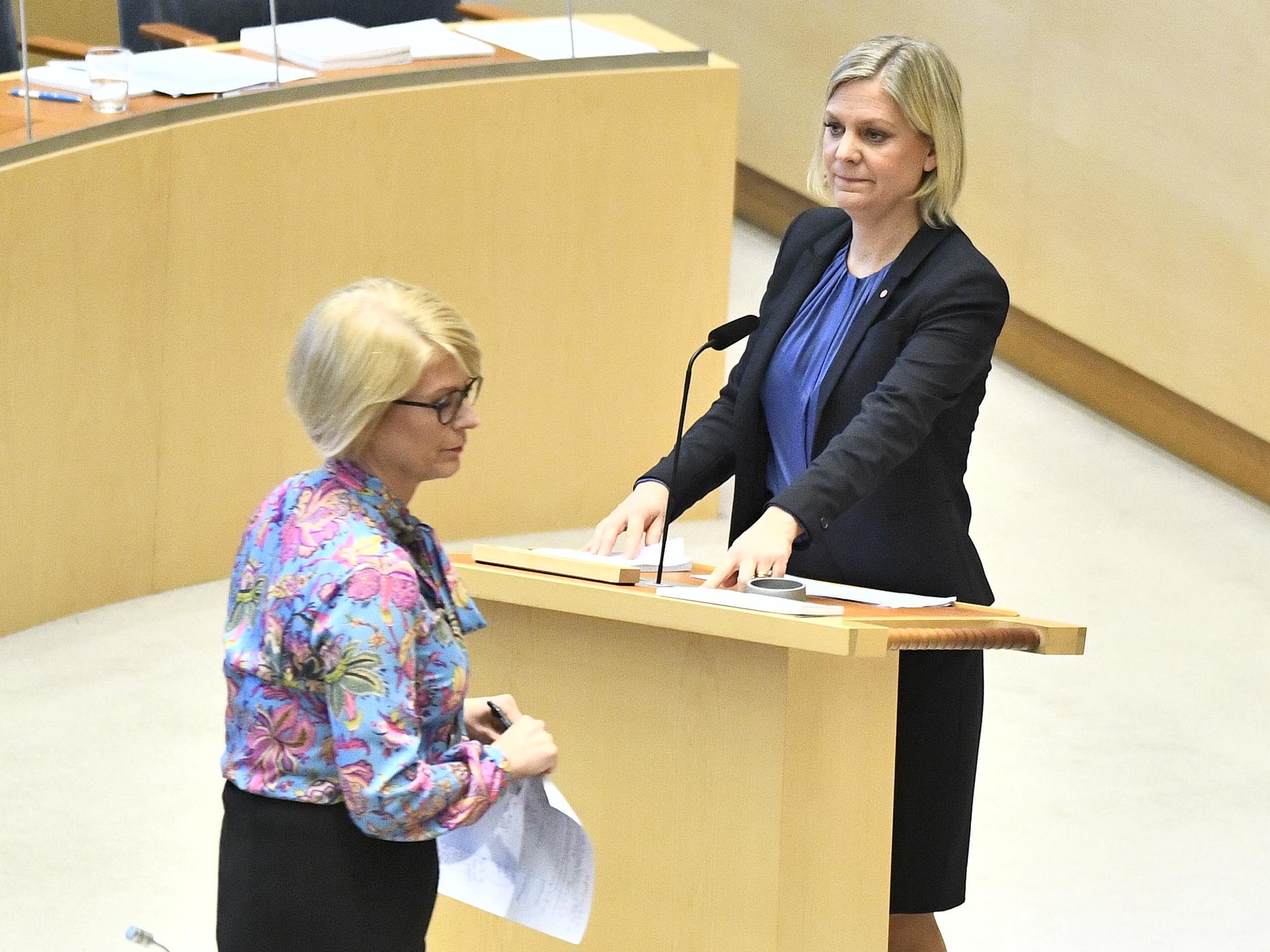 Magdalena Andersson (S) och Elisabeth Svantesson (M).