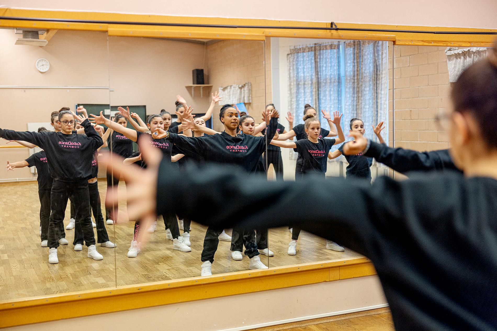 Dansgruppen från Södertälje gör succé i ”Talang”, samtidigt får de kämpa för att hitta träningslokal.