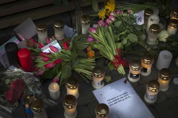 Tvåbarnsmamman dödades med två knivhugg på Lugna gatan i Malmö.