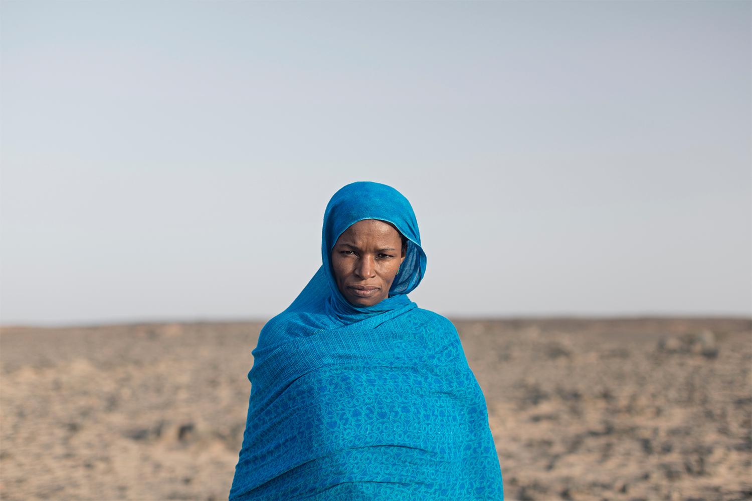 48-åriga Tasalm Albachir Hachim och hennes familj bor i nomadsamhället Tifariti i de befriade områdena. Hennes mor och syskon lever i det ockuperade Västsahara. Hon har inte träffat dem sedan 1975. Foto: Johan Persson