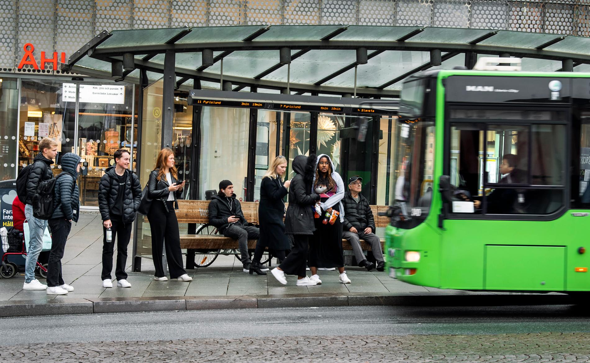 I Uppsala ska alla undvika att resa med kollektivtrafik till och med 17 november, eller längre om råden förlängs. 