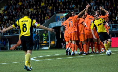Valencia vann även returen mot Elfsborg. Men det satt långt inne. David Villa avgjorde med sitt 2-1 mål i 90:e minuten.