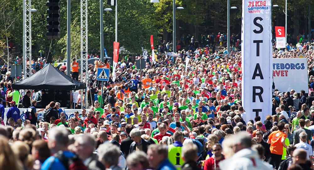Göteborgsvarvet brukar locka runt 60 000 löpare och är ett av världens största långlopp.
