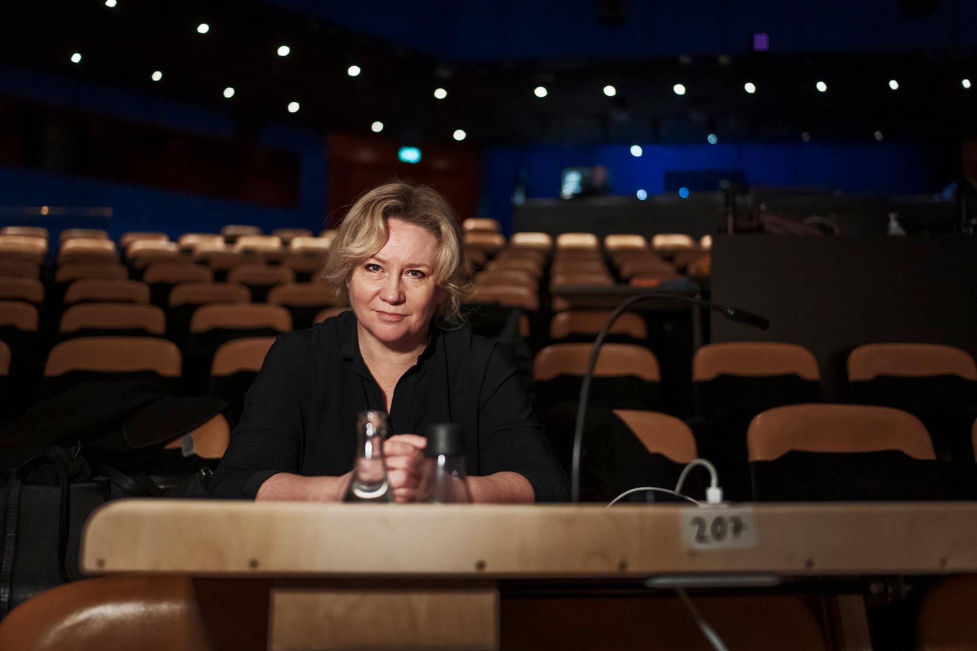 Maria Sid har regisserat "Kulla Gulla" på Kulturhuset Stadsteatern. Hon tror att den goda och rättrådiga Kulla Gulla är precis den sortens optimistiska och idealistiska hjältinna som vi behöver just nu.