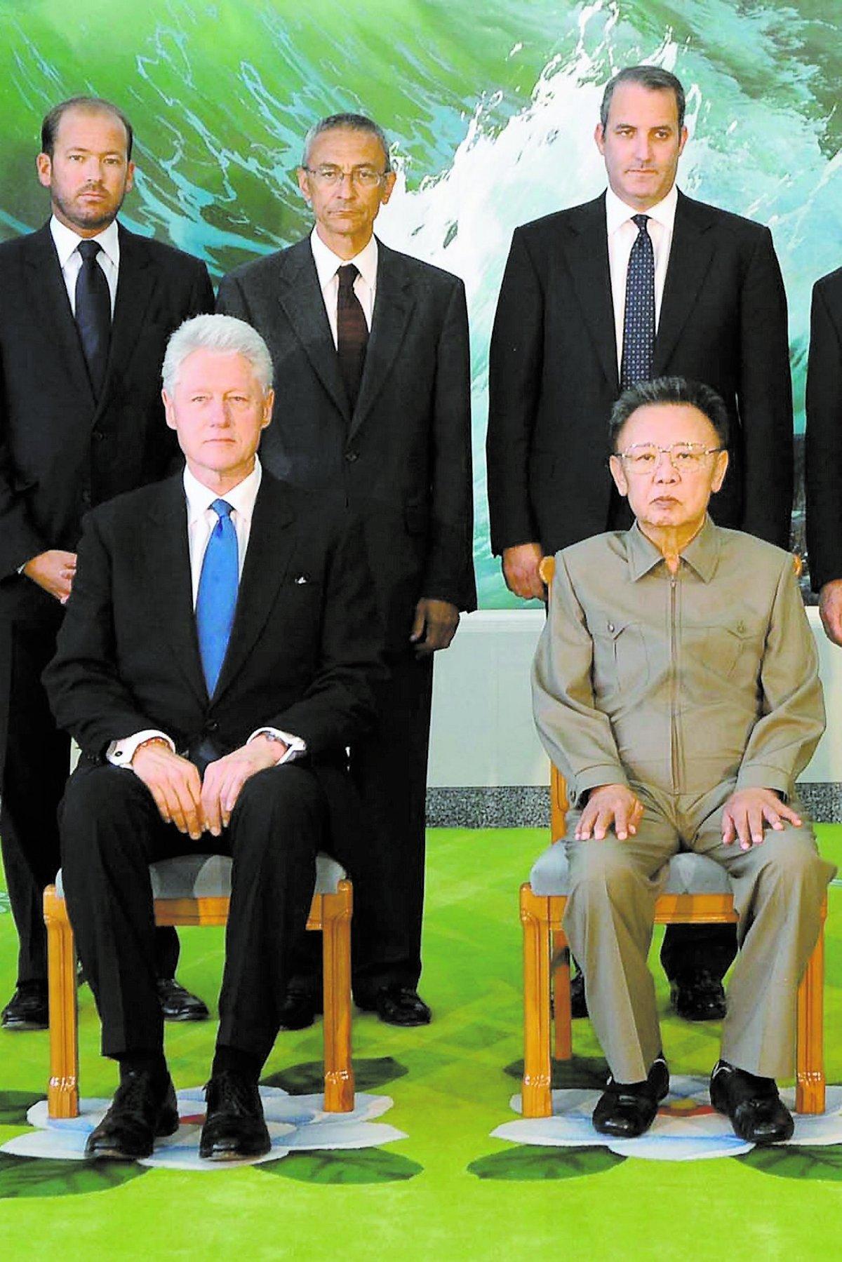 Bad om ursäkt Bill Clinton bad Kim Jong Il om ursäkt för journalisternas handlingar. Därefter var saken utagerad och Laura Ling och Euna Lee benådades.