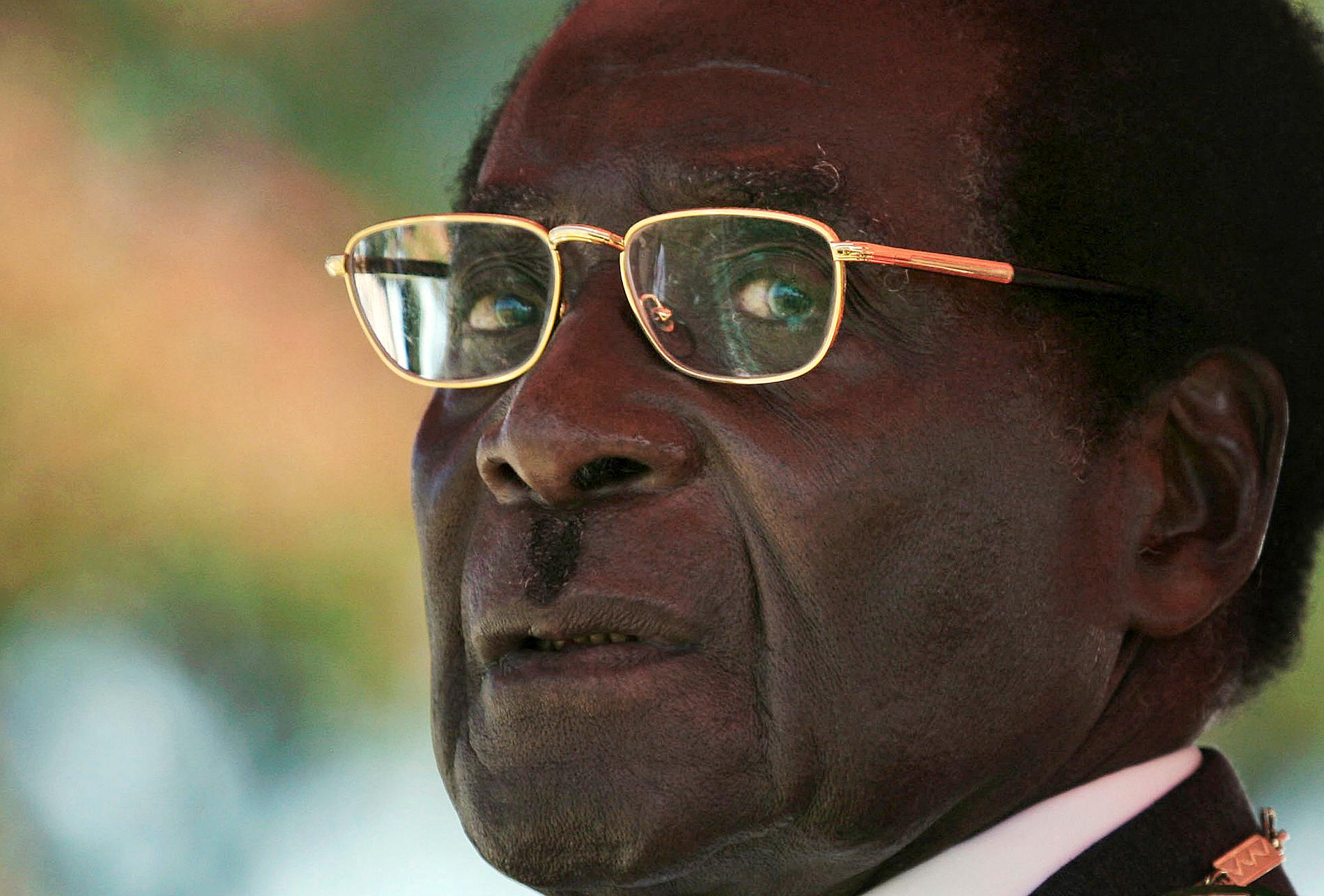 Var Robert Mugabe befinner sig är oklart, efter att han i november påstods befinna sig i Singapore för vård. Arkivbild.