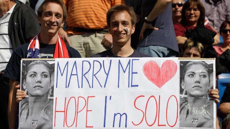 En supporter visar sin kärlek till Solo under en match i VM 2011.