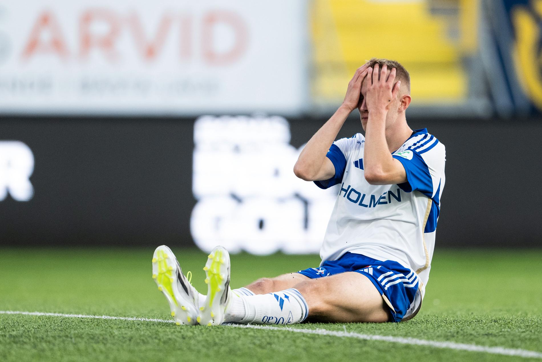 IFK Norrköpings Victor Stange Lind deppar.