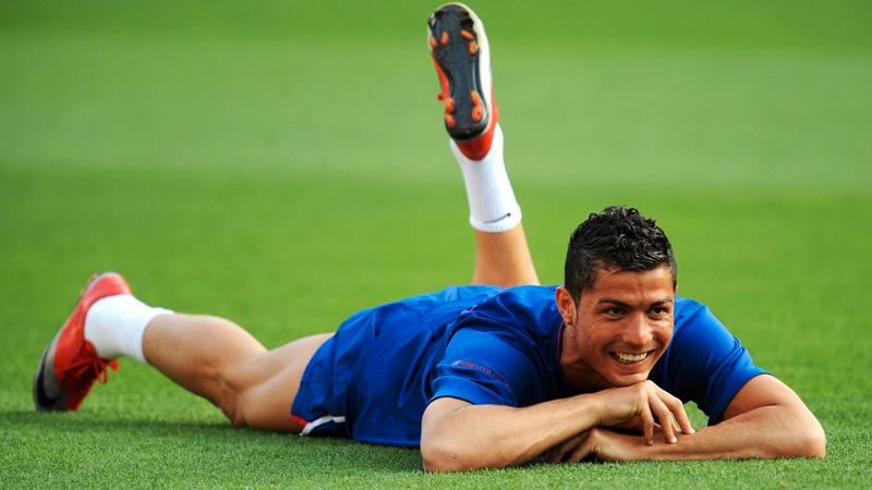Ronaldo ska värma upp i Sverige.