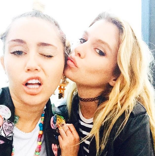 Miley Cyrus och Stella Maxwell. Foto: Instagram.