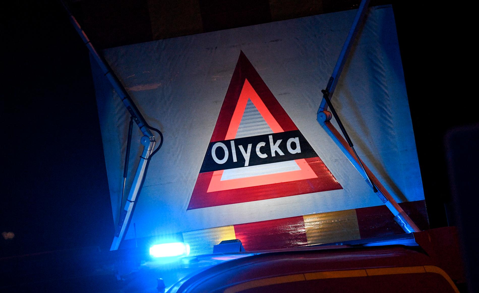 Två personer har skadats allvarligt i en singelolycka i Falköping. Arkivbild.