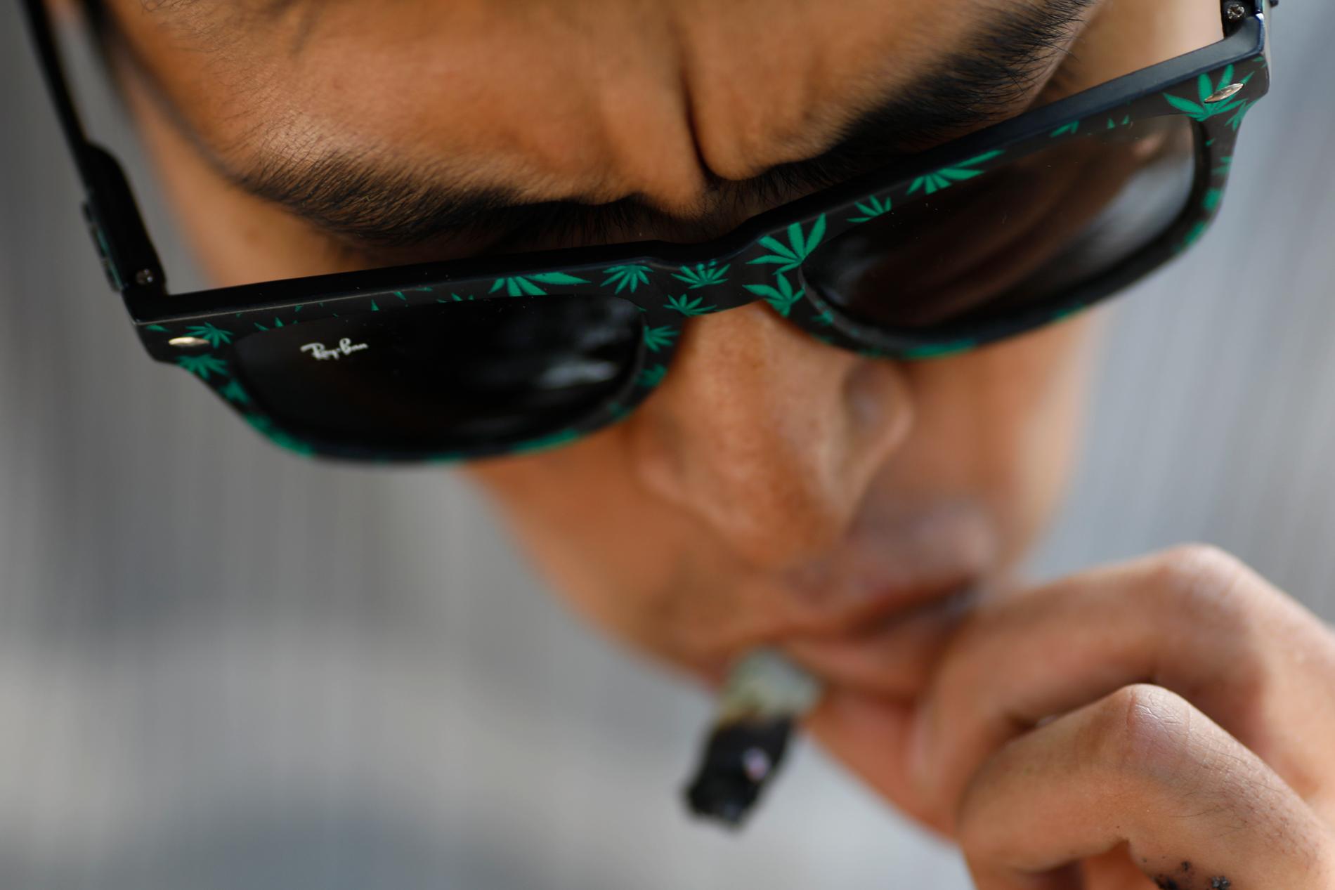 Marijuanarökare som började använda drogen tidigt i livet är sämre bilförare – även när de är nyktra. Arkivbild.