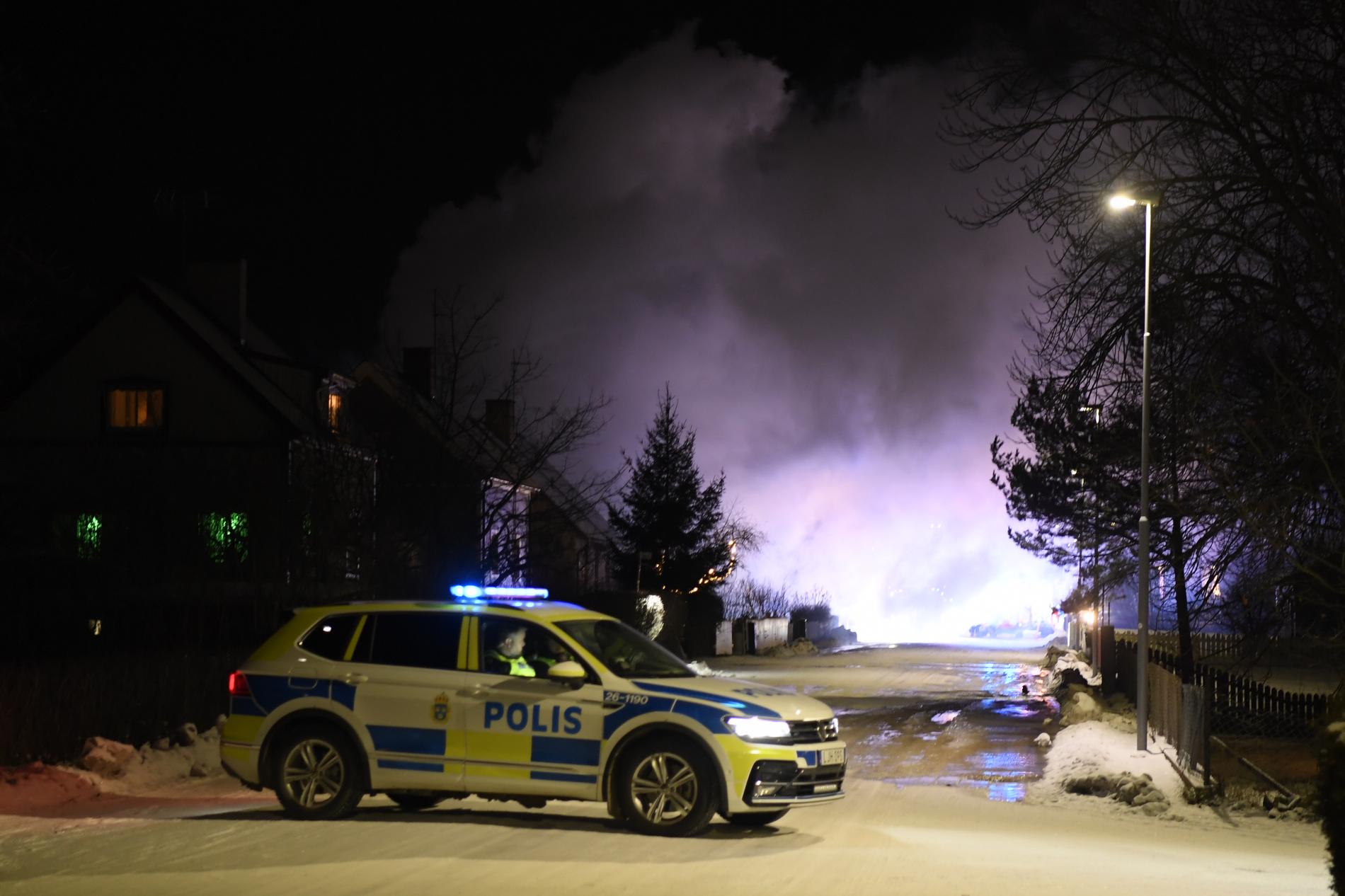 En villa i ett bostadsområde i Sandviken började brinna under natten mot juldagen.