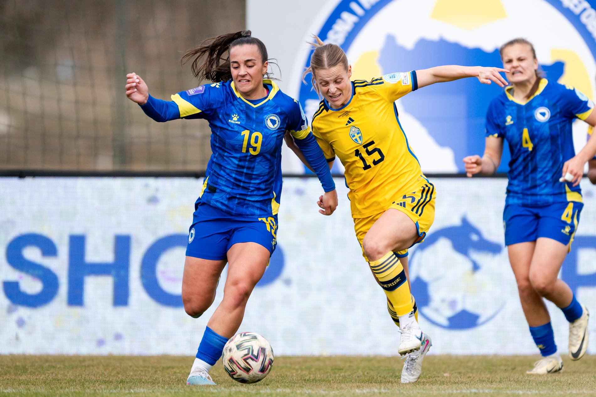 Elma Smajic under debuten mot Sverige. 