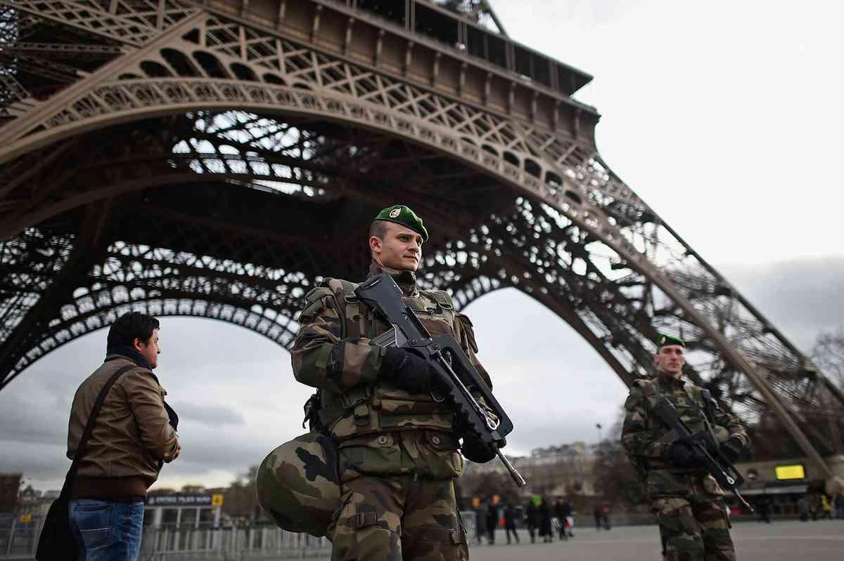 Höjd säkerhet i Paris efter terrordåden i januari 2015.