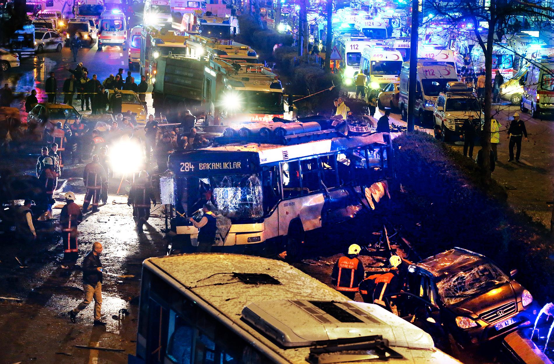 Minst 37 människor dödades i söndgens bilbomb i centrala Ankara.