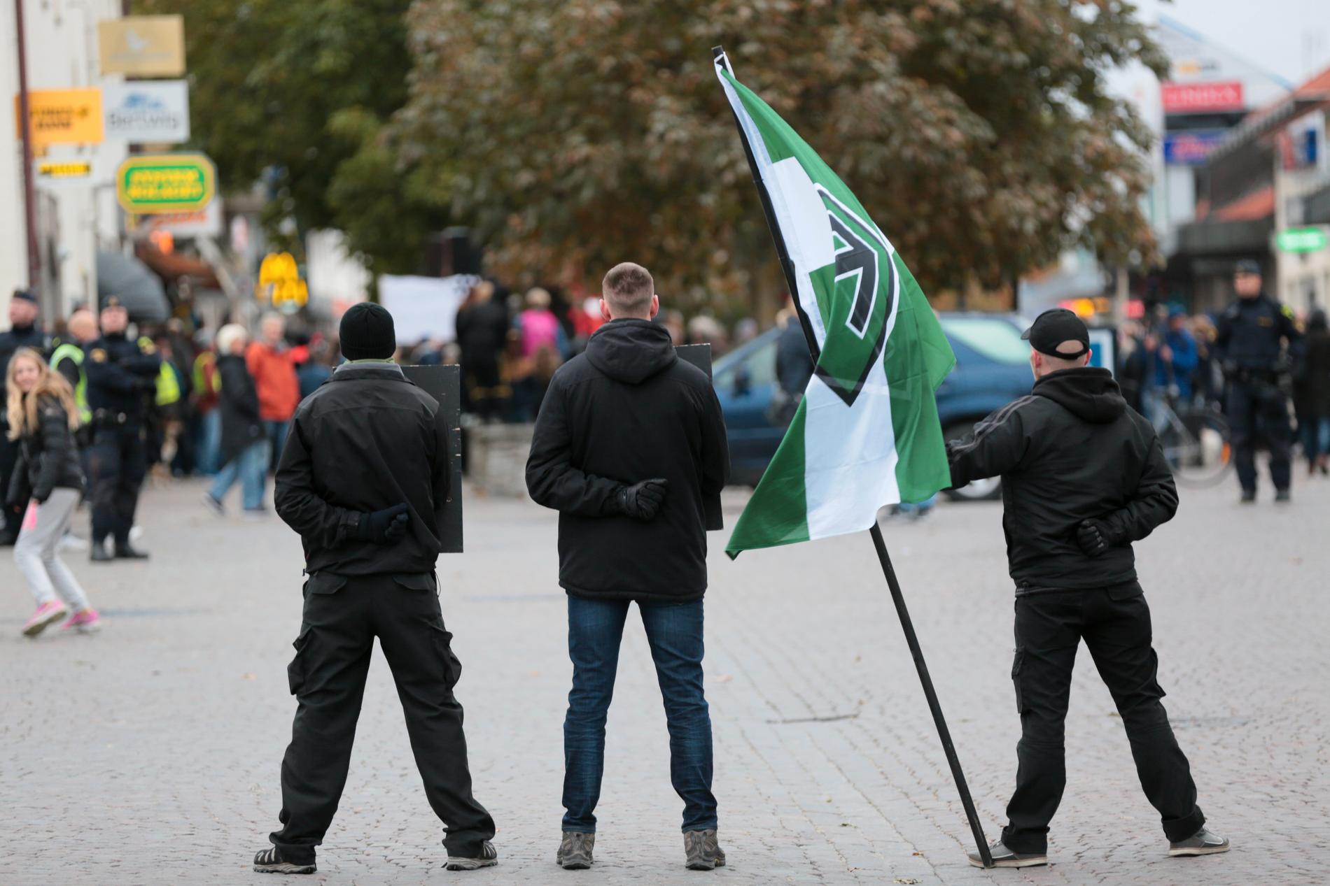Arkivbild: Nordiska motståndsrörelsen under en demonstration i Visby.