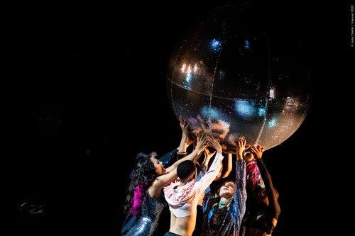 Franska Josépha Madokis föreställning "Disco" går på turné via Dansnät Sverige. Pressbild.