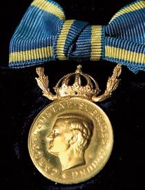 Dekorerad Birgitta och hennes kollega fick ta emot &quot;Kunglig medalj av 3:e graden för berömlig gärning&quot; ur kungens hand.