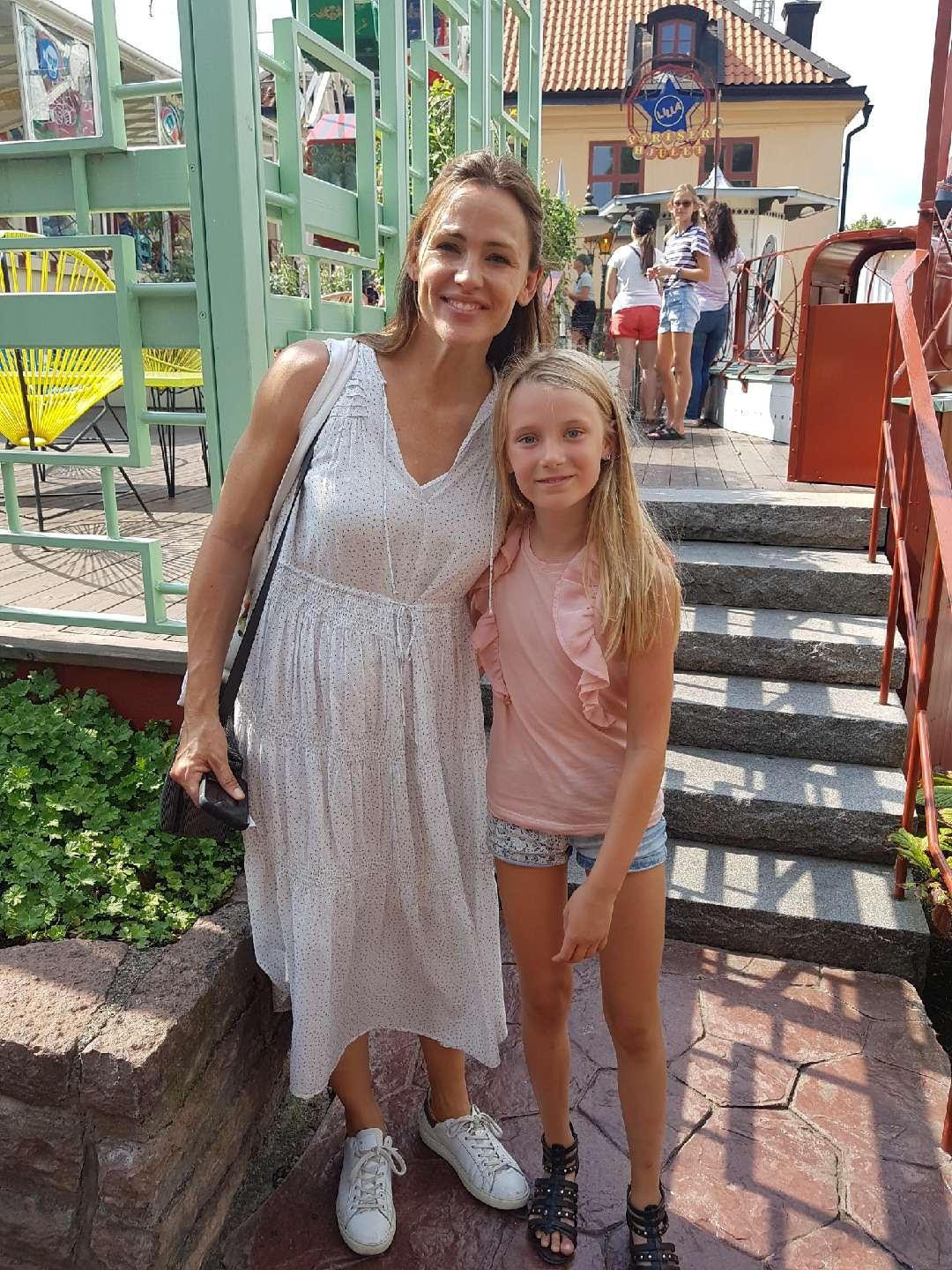 Tilly, 9, träffade Jennifer Garner på Gröna Lund i Stockholm