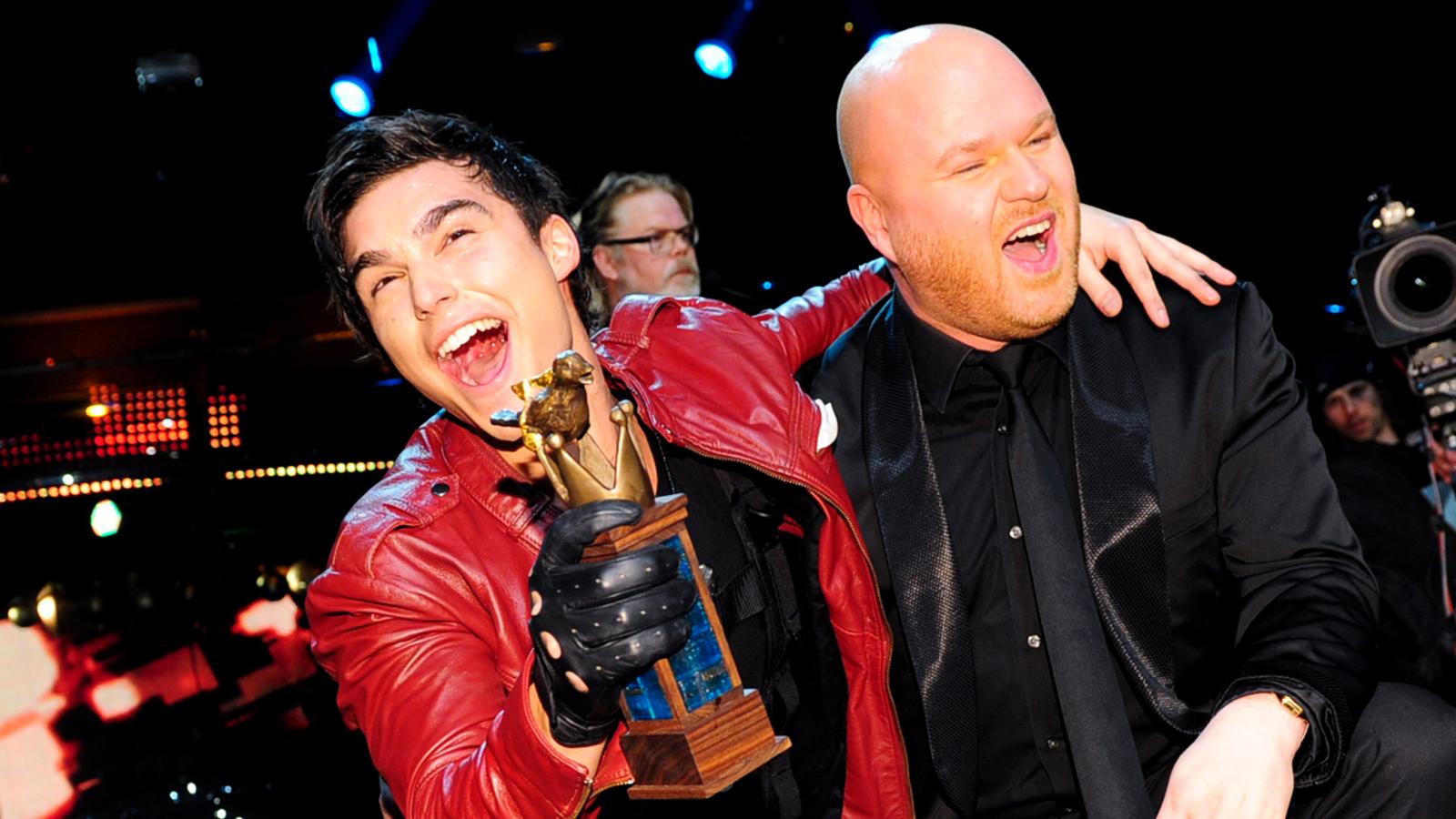 Eric Saade vann finalen i Melodifestivalen 2011 med låten ”Popular”, skriven av Fredrik Kempe (till höger).