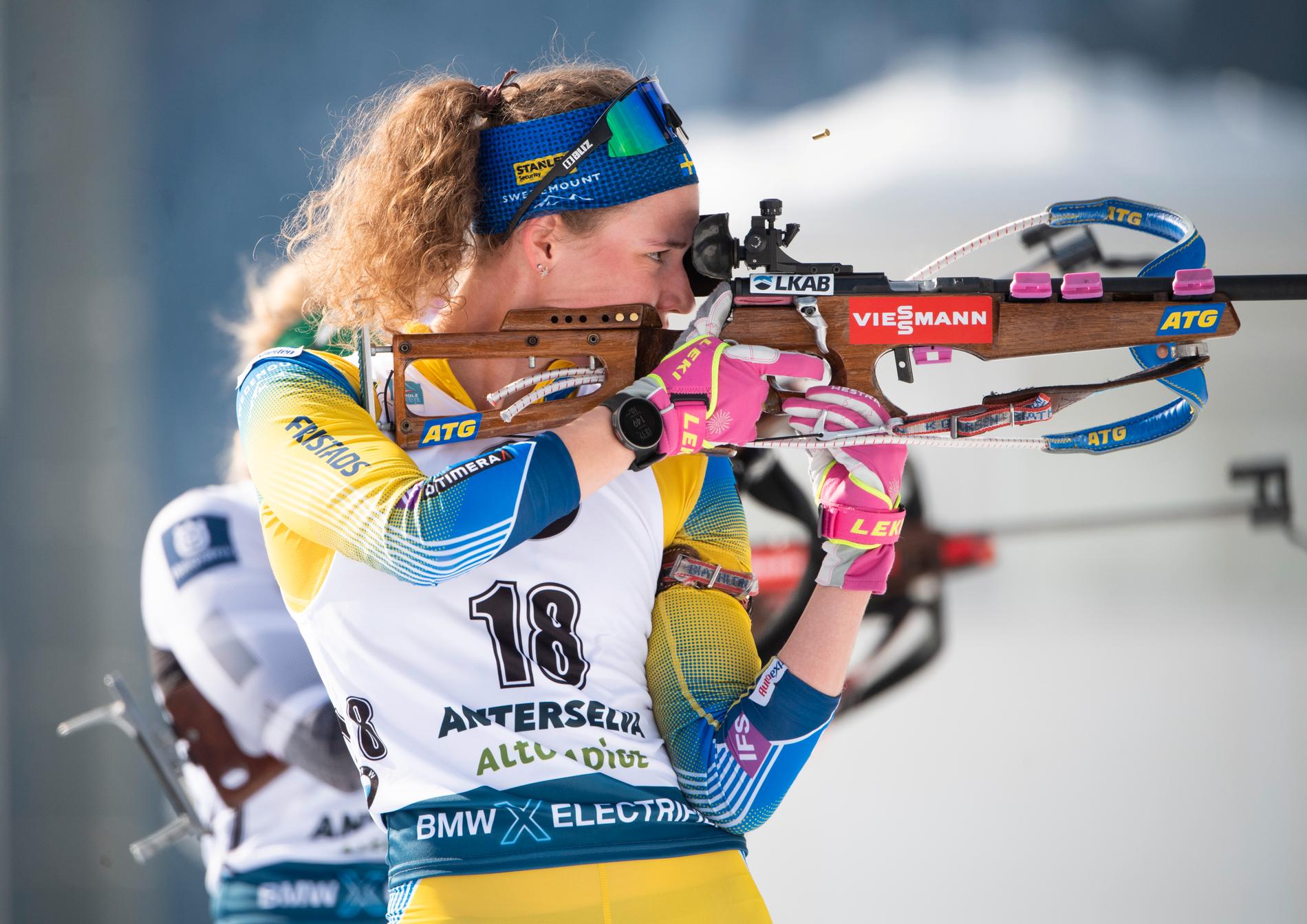 Hanna Öbergs stående skytte är ett av de bästa i hela världen. Kan hon hålla ihop det ännu en gång på skjutvallen och ta tredje raka mästerskapsguldet i distans?