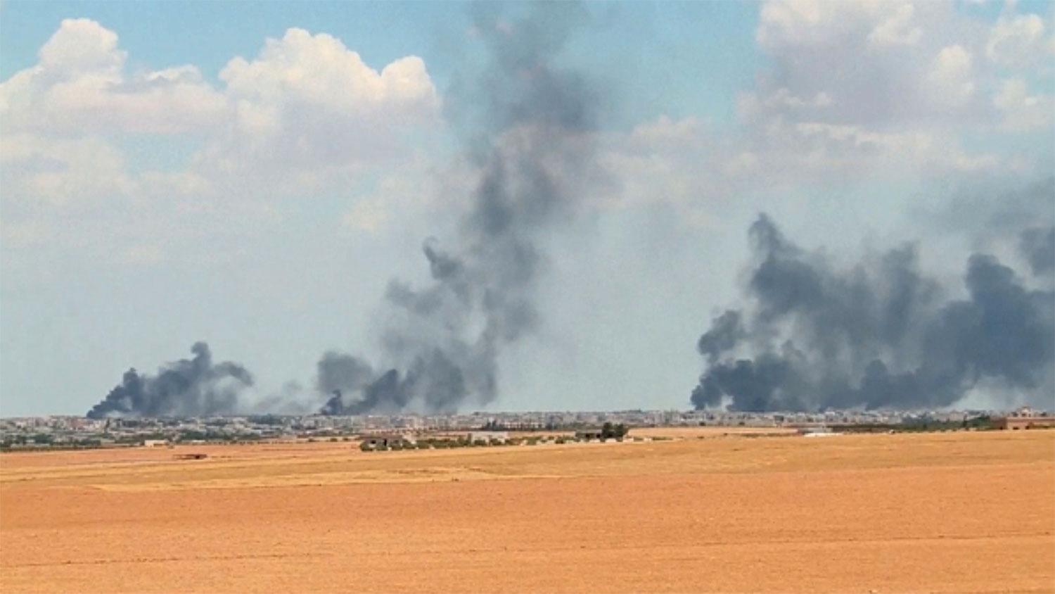 Flera personer ska ha tvingats fly från stridigheterna i den syriska staden Manbij.