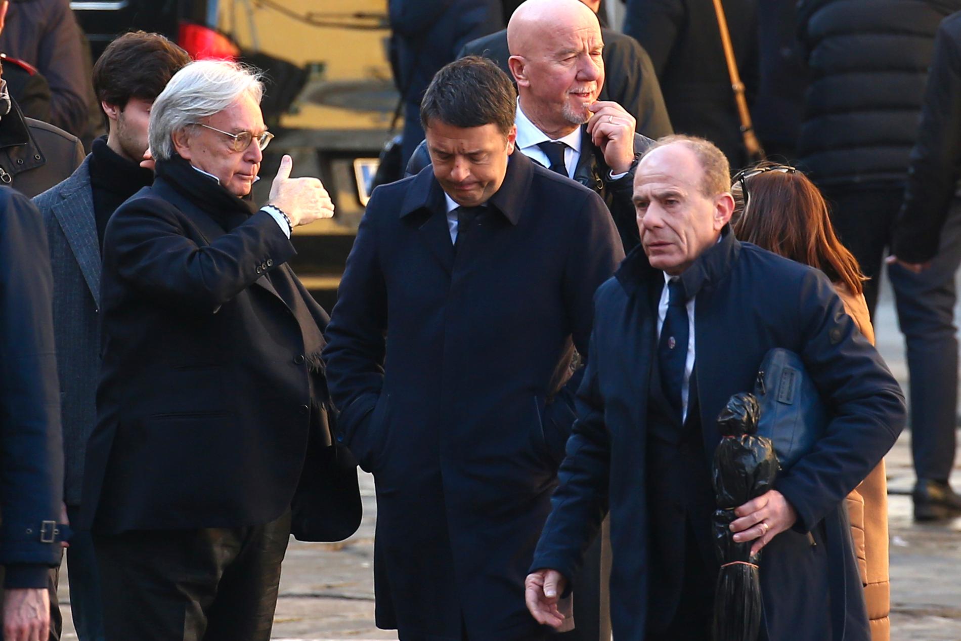 Förre premiärministern Matteo Renzi, mitten.