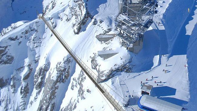 Europas högst belägna hängbro finns i de schweiziska alperna.
