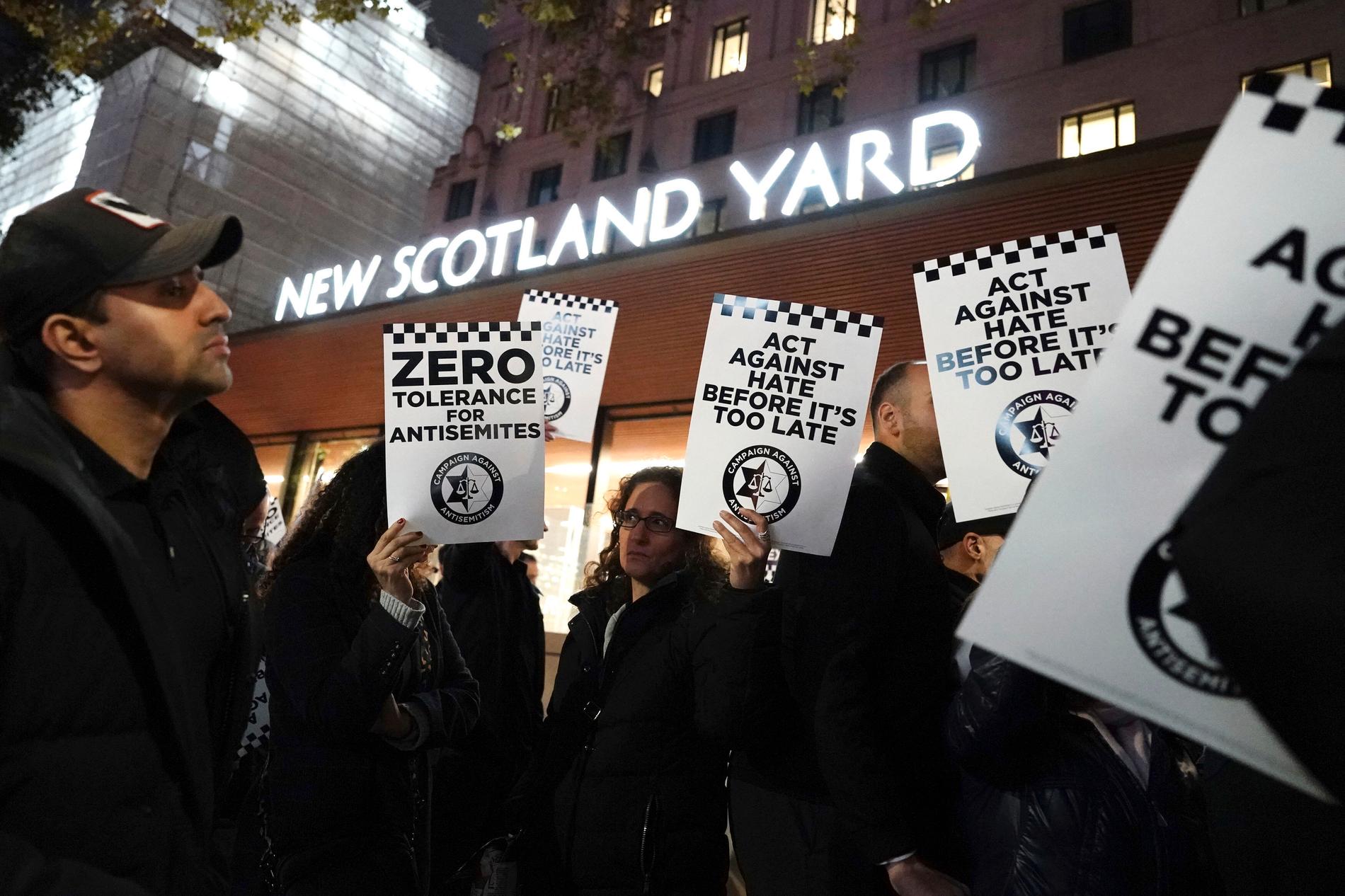 Människor samlades i London förra veckan för att kräva nolltolerans mot antisemitism.