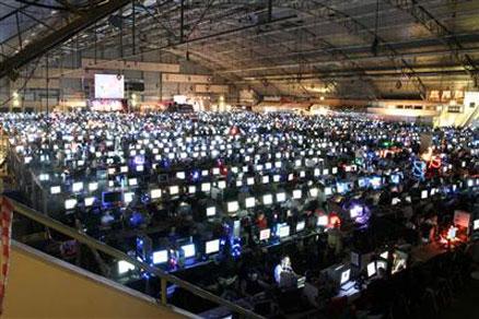 Ett hav av datorer Förra året slog Dreamhack världsrekord som världens största LAN-party. I år säger arrangörerna att de är säkra på att slå världsrekord igen.