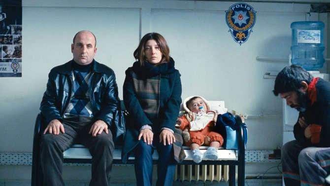 Turkiska filmen ”Albüm” riktar en satirsik udd mot den privilegierade medelklassen.