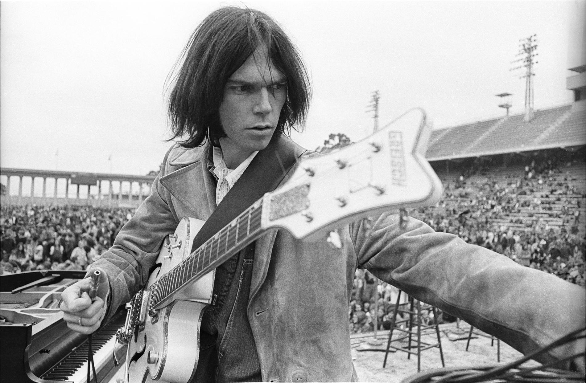 Neil Young fotograferad på Balboa Stadium 1969.