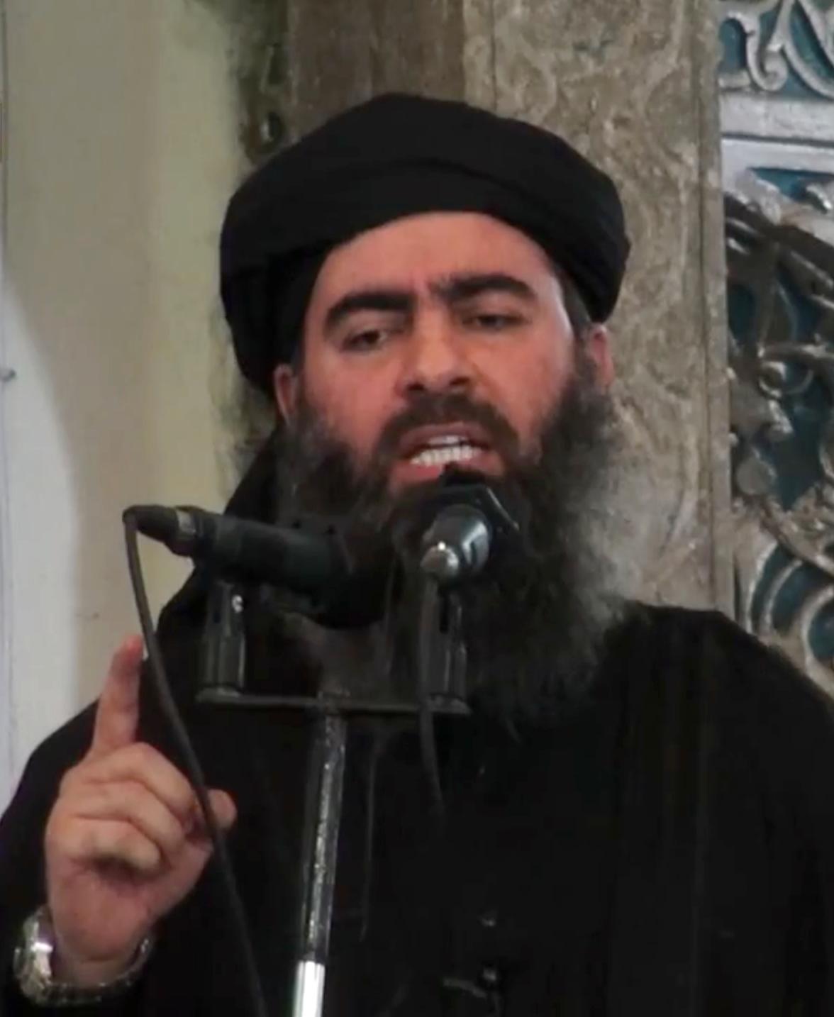 Bilden, som tagits ur en videofilm, påstås visa IS-ledaren Abu Bakr al-Baghdadi under ett framträdande i en moské i Irak i juli.