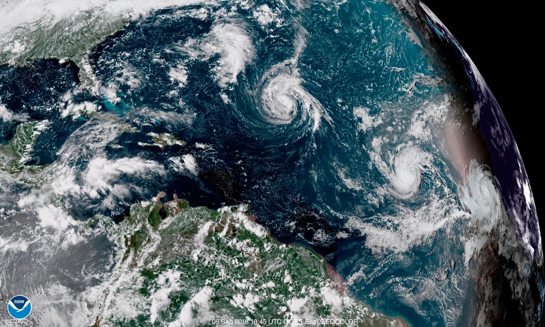 Florence syns som en virvel i mitten på den här satellitbilden.