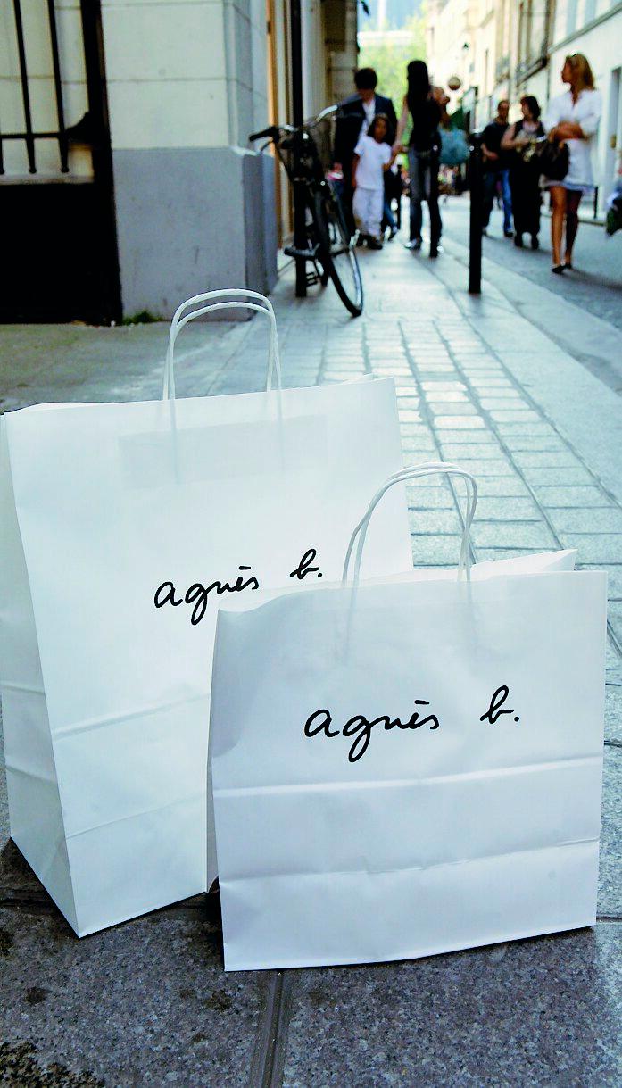 Shoppa loss på Agnes B i Paris. Butik i bland annat Galeries Lafayettes.