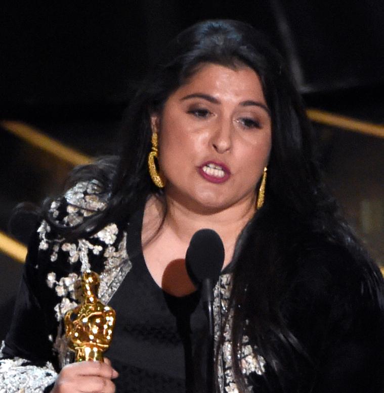 Sharmeen Obaid-Chinoy tar emot priset för bästa kortfilm på Oscarsgalan 2016.