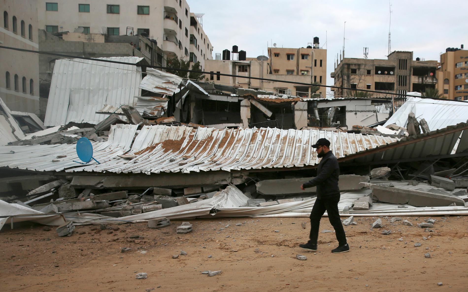 Resterna av en byggnad i staden Gaza, efter de israeliska luftanfallen.