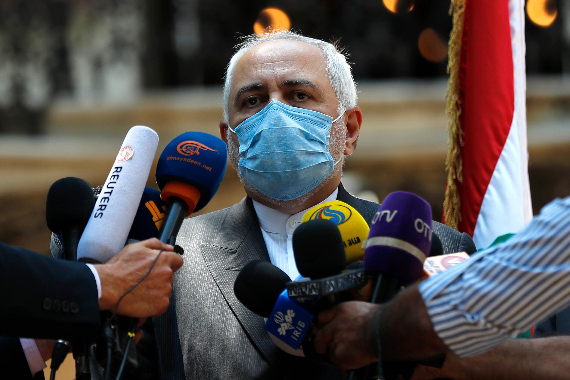 Irans utrikesminister Javad Zarif var en av de diplomater som under fredagen besökte förödelsens Beirut.