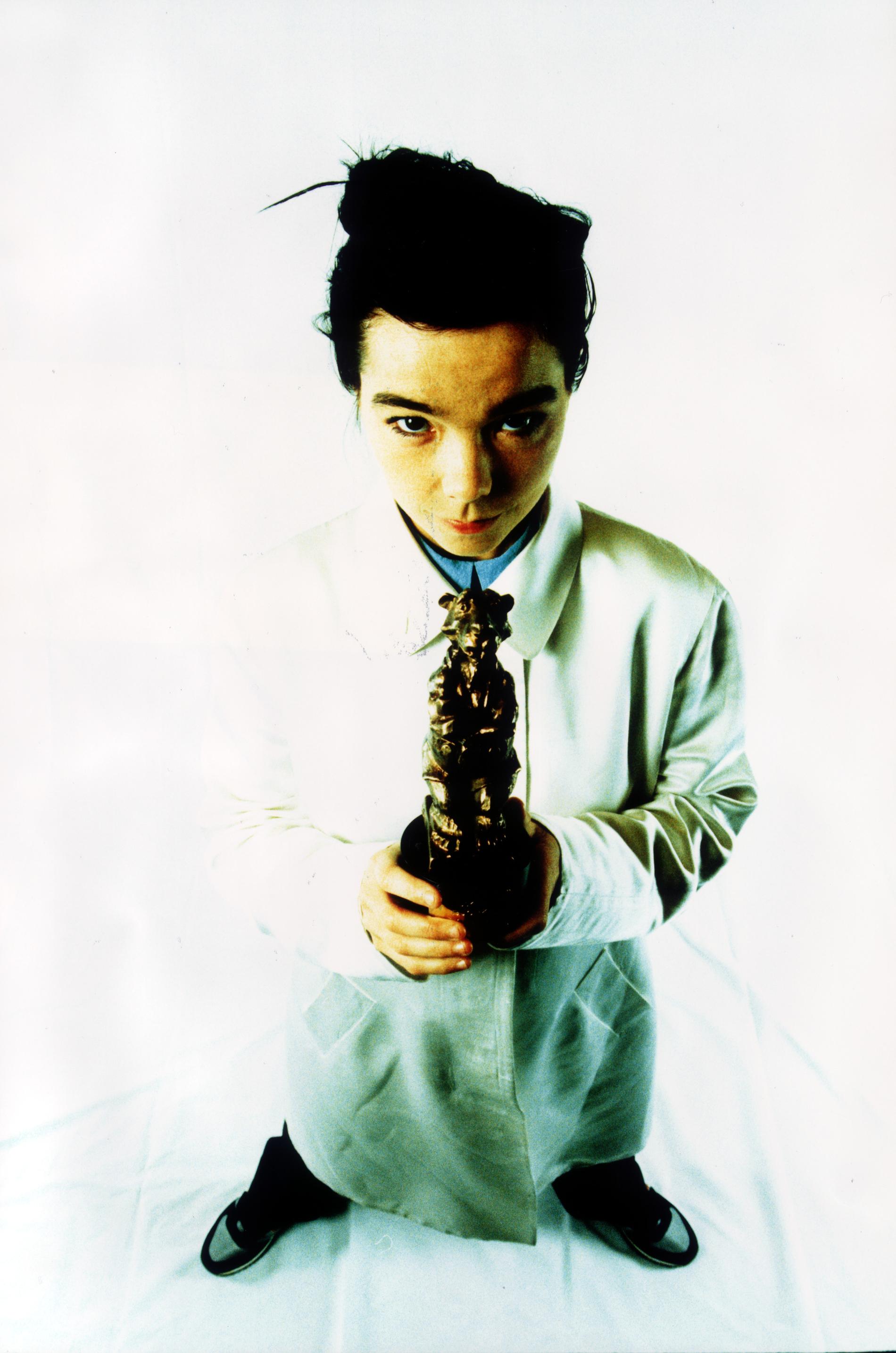 Titta på bilden som togs efter att isländskan röstades fram till årets utländska artist 1995. Björk är och förblir en av våra hårdaste rockstjärnor någonsin. 