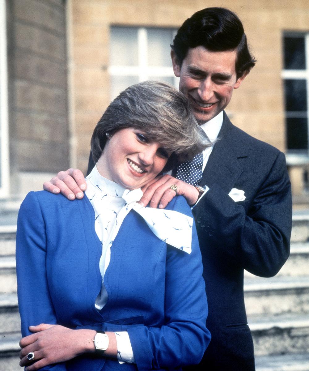 Charles och Diana förlovade sig 1981. Diana valde ut sin egen förlovningsring, en safir omringad av diamanter. 
