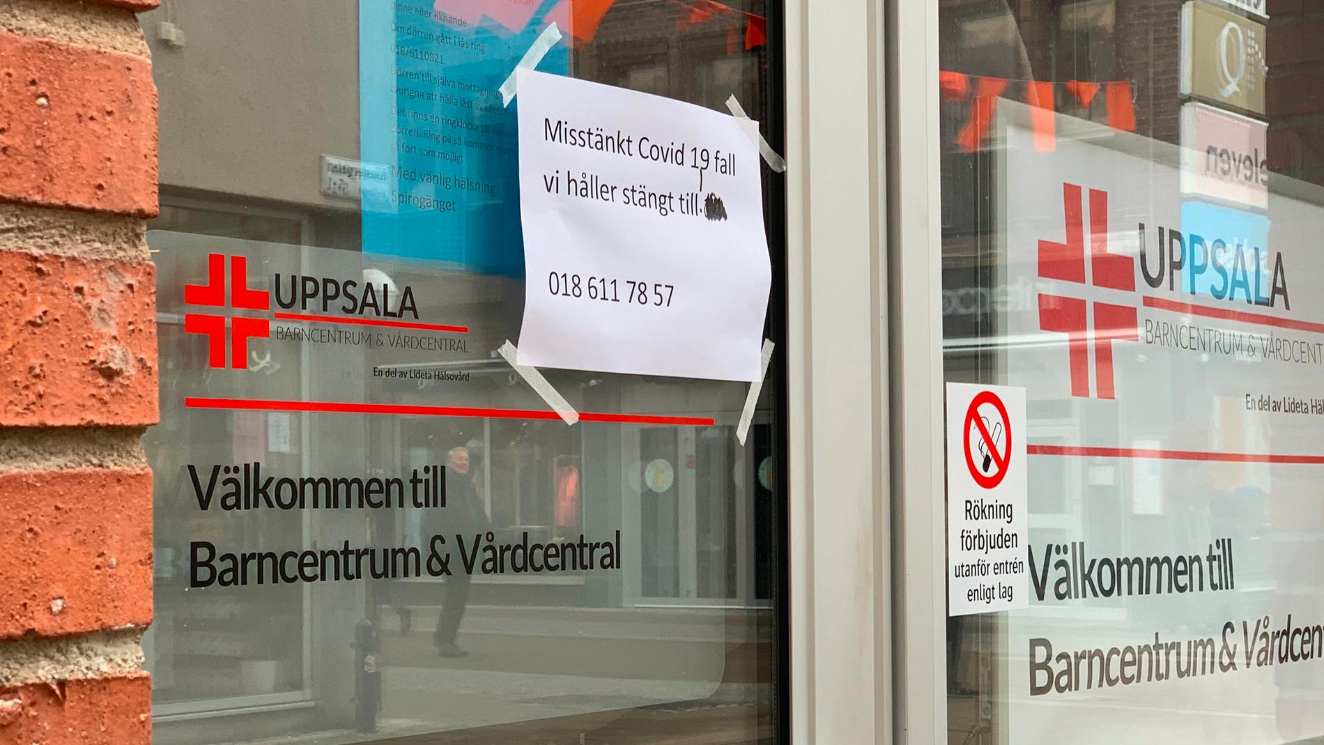 Uppsala barncentrum och vårdcentral har tvingats stänga efter misstänkt fall av coronaviruset.