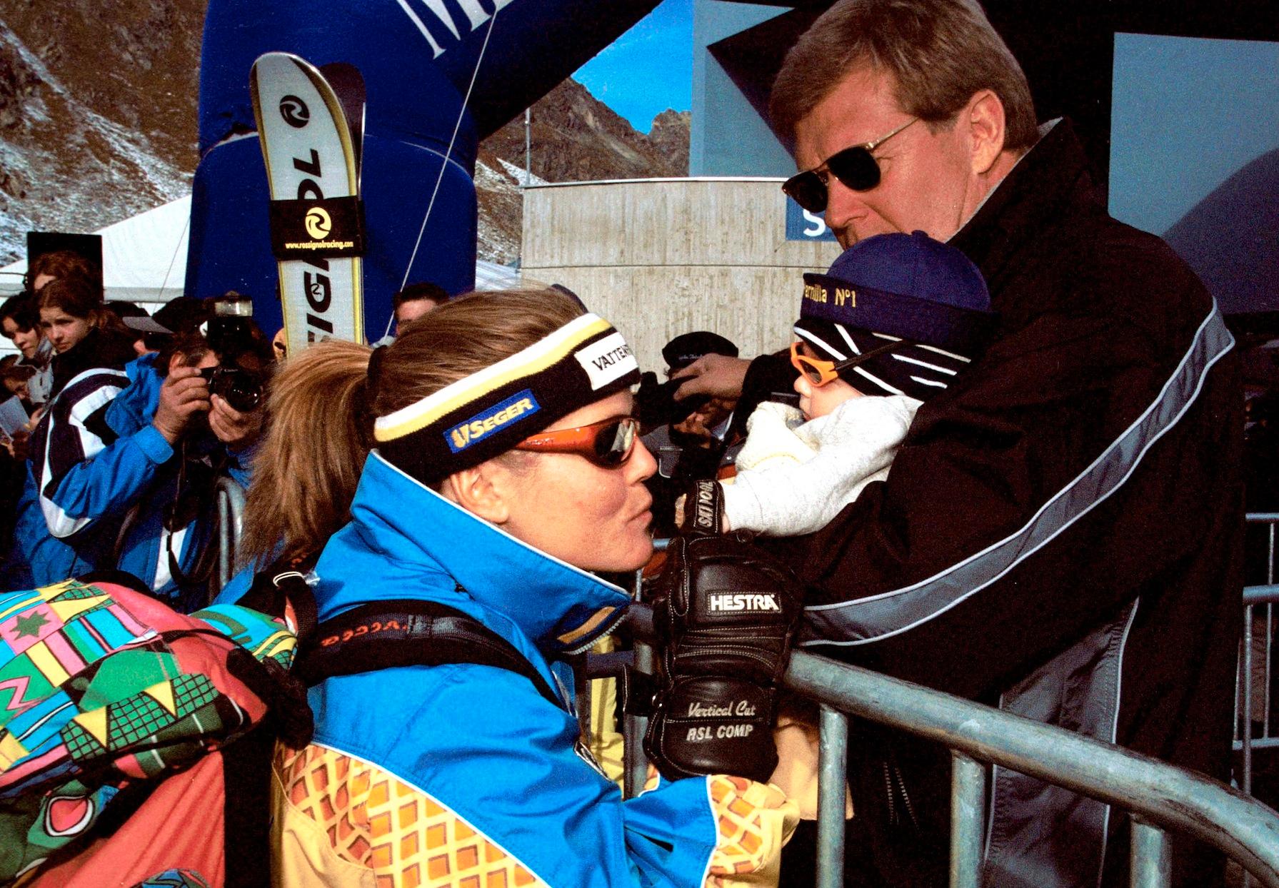 2001: Pernilla Wiberg tillsammans med sin manager Keith Karlsson och Keiths son Viktor