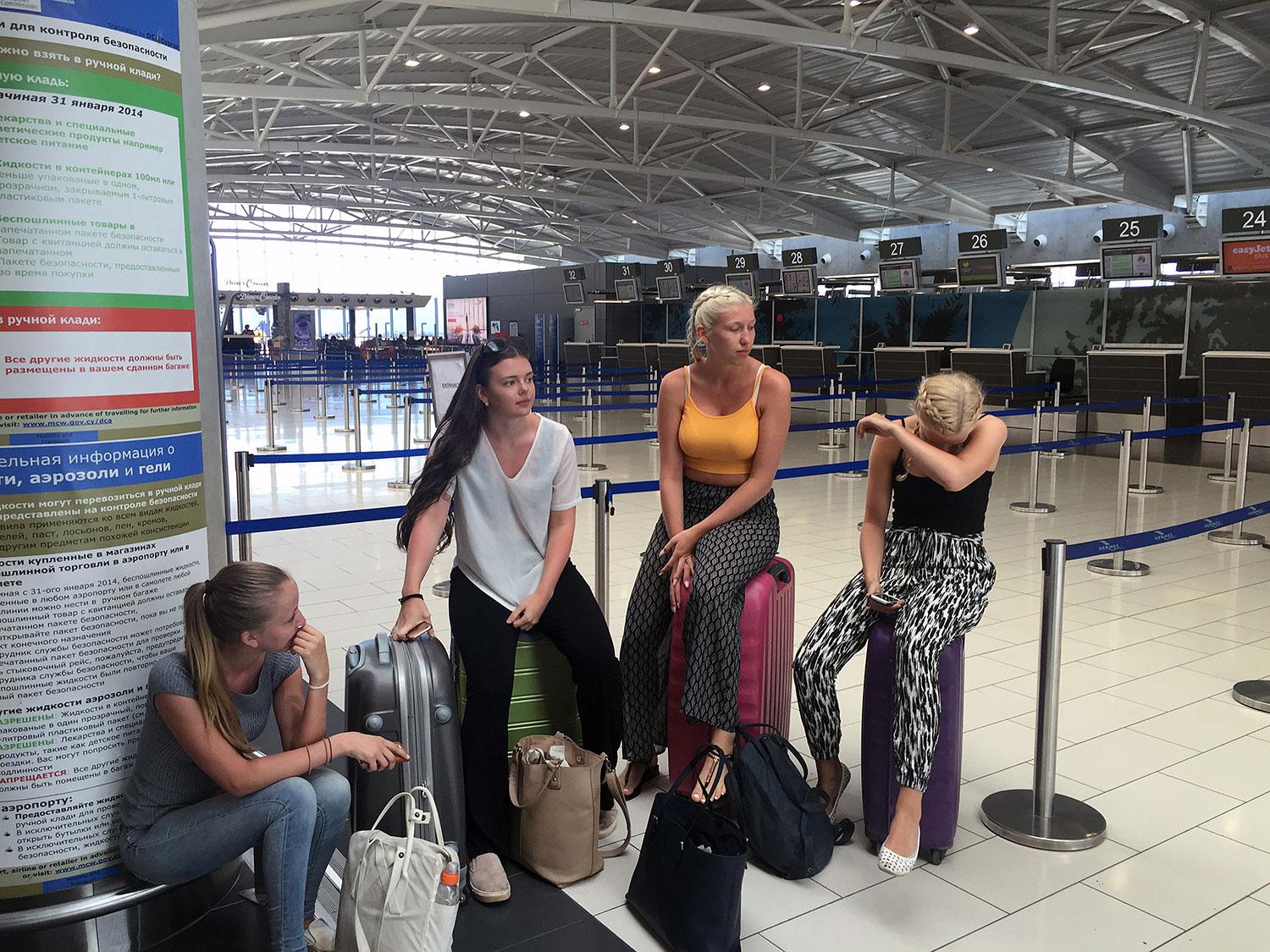Jeanette Andersson, Hanna Thelin, Sandra Olsson och Klara Wikström är fast på Cypern, på grund av flygstrejken.