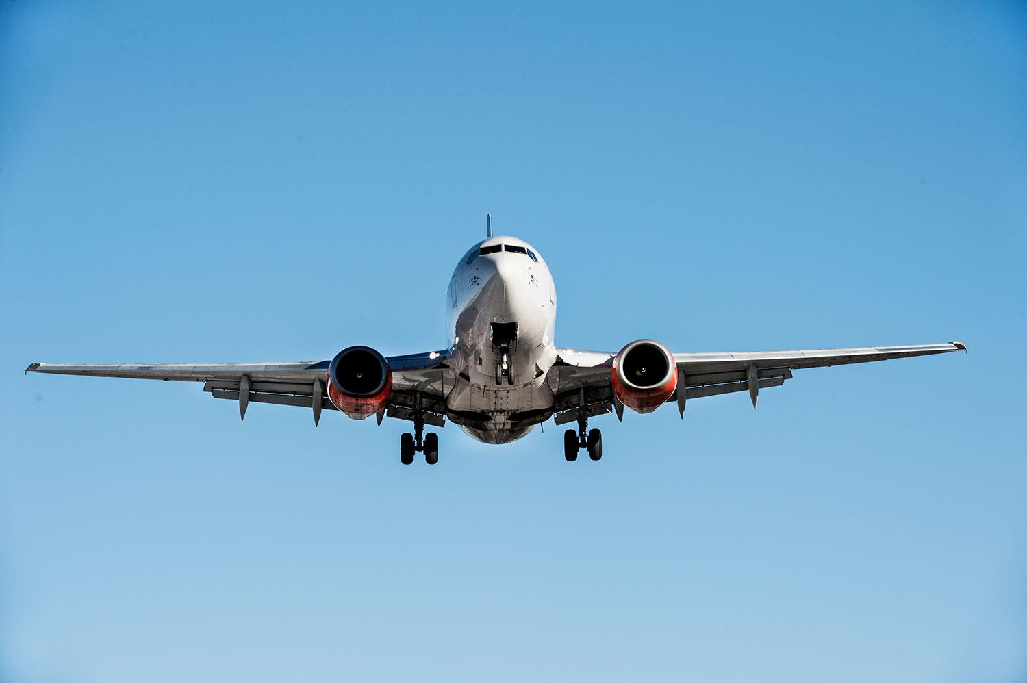 Sedan 1990-talet har ny teknik minskat bränsleförbrukningen per flygpassagerare med 2,6 procent per år.