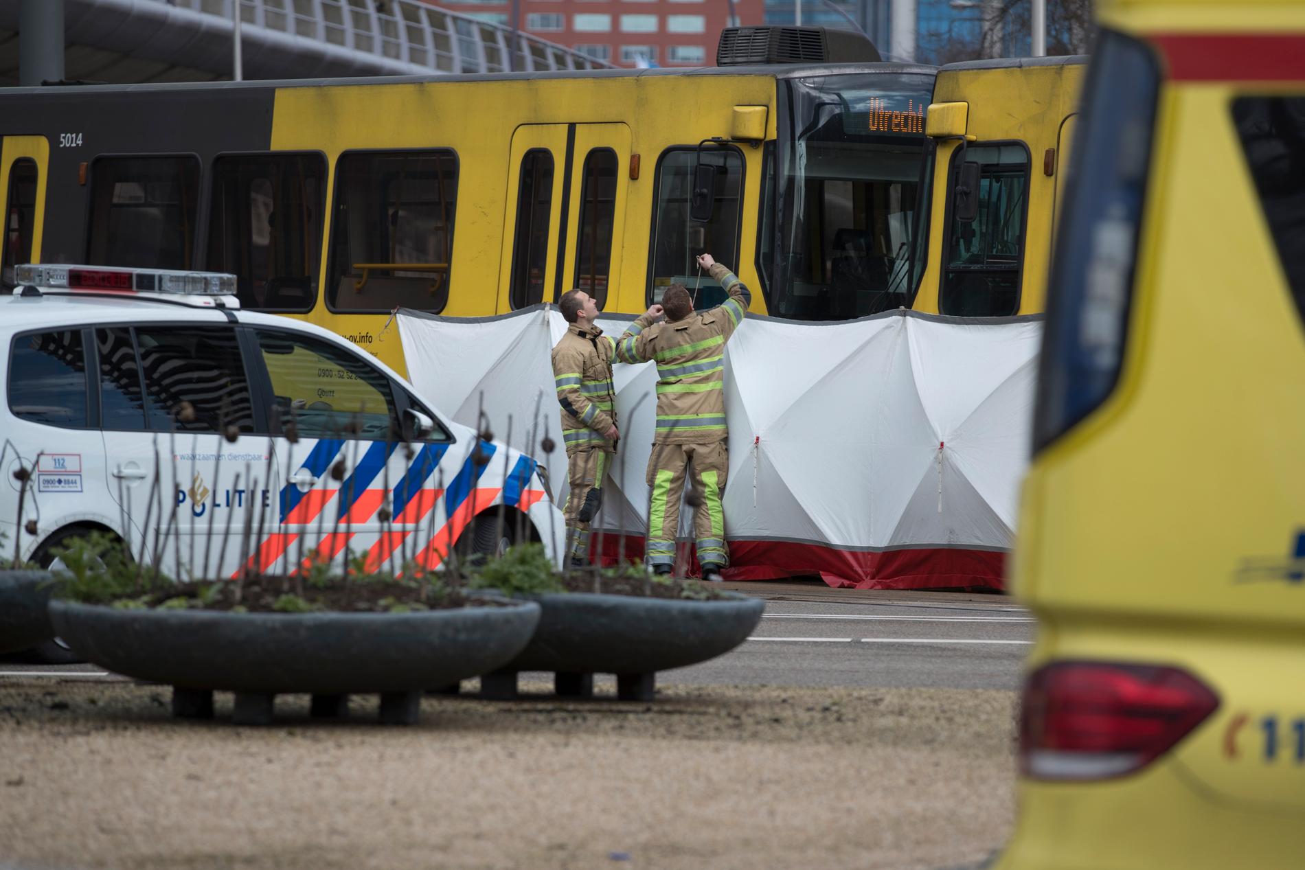 Minst en person har dött och flera skadats i en skjutning i nederländska Utrecht.